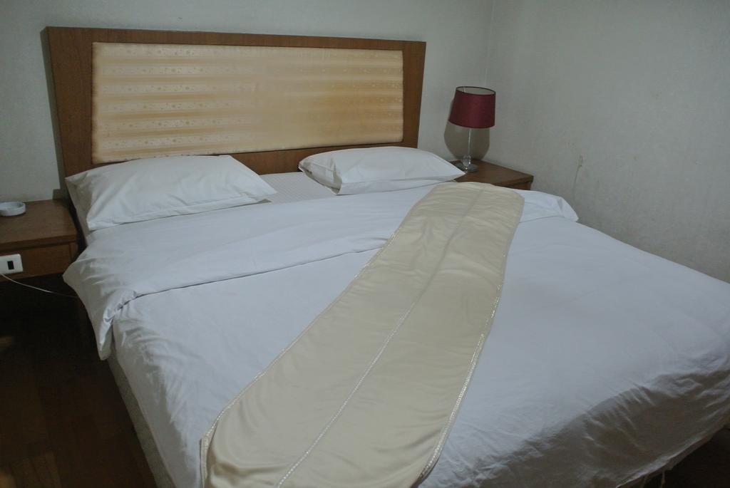 Sun City Hotel Μπανγκόκ Δωμάτιο φωτογραφία