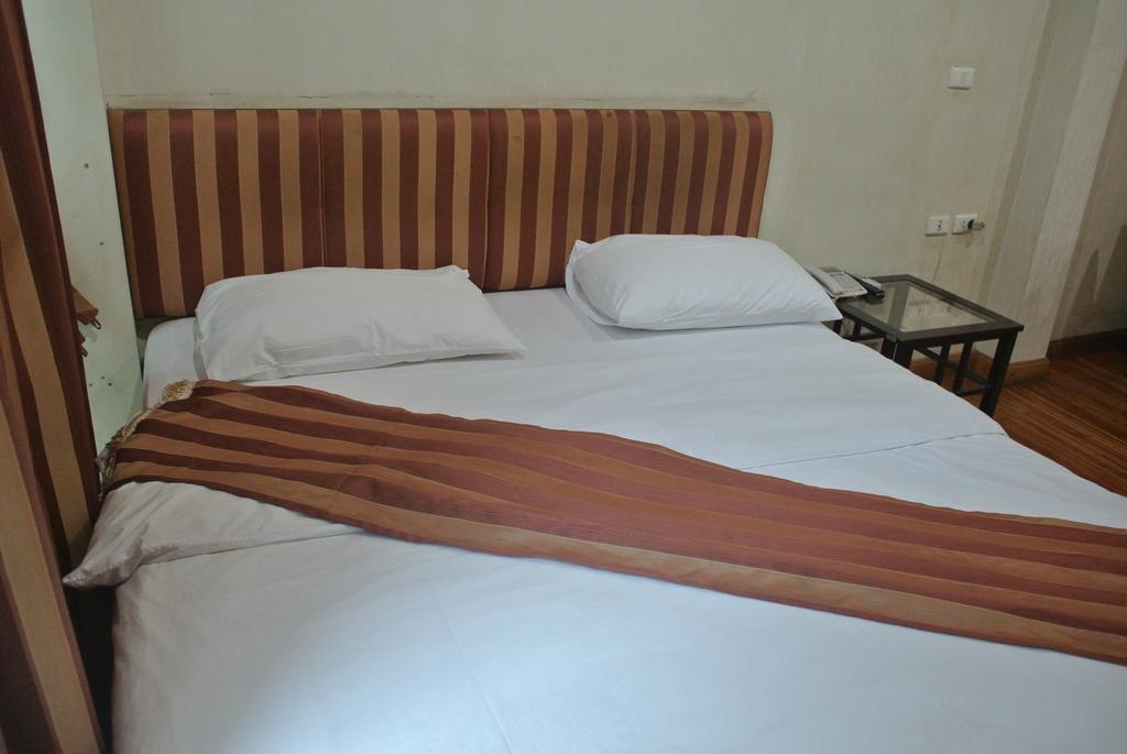 Sun City Hotel Μπανγκόκ Δωμάτιο φωτογραφία